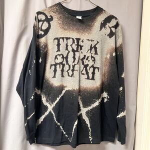 Long Sleeve bleached design with the text "Trick Or Treat” T-Shirt Size L BR2205